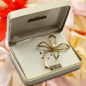 Vintage Flower Pin w Cultured Pearl 12KT Gold Filled Original Gift Box - Hey Viv